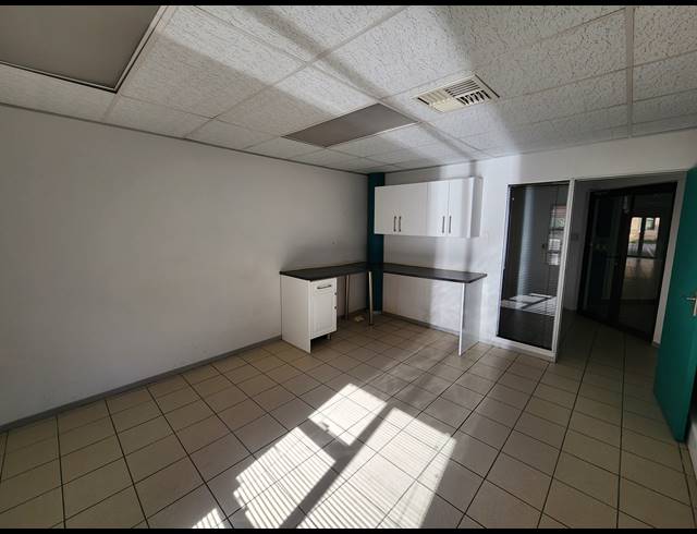 172M² OFFICE TO LET IN NORTH RIDING